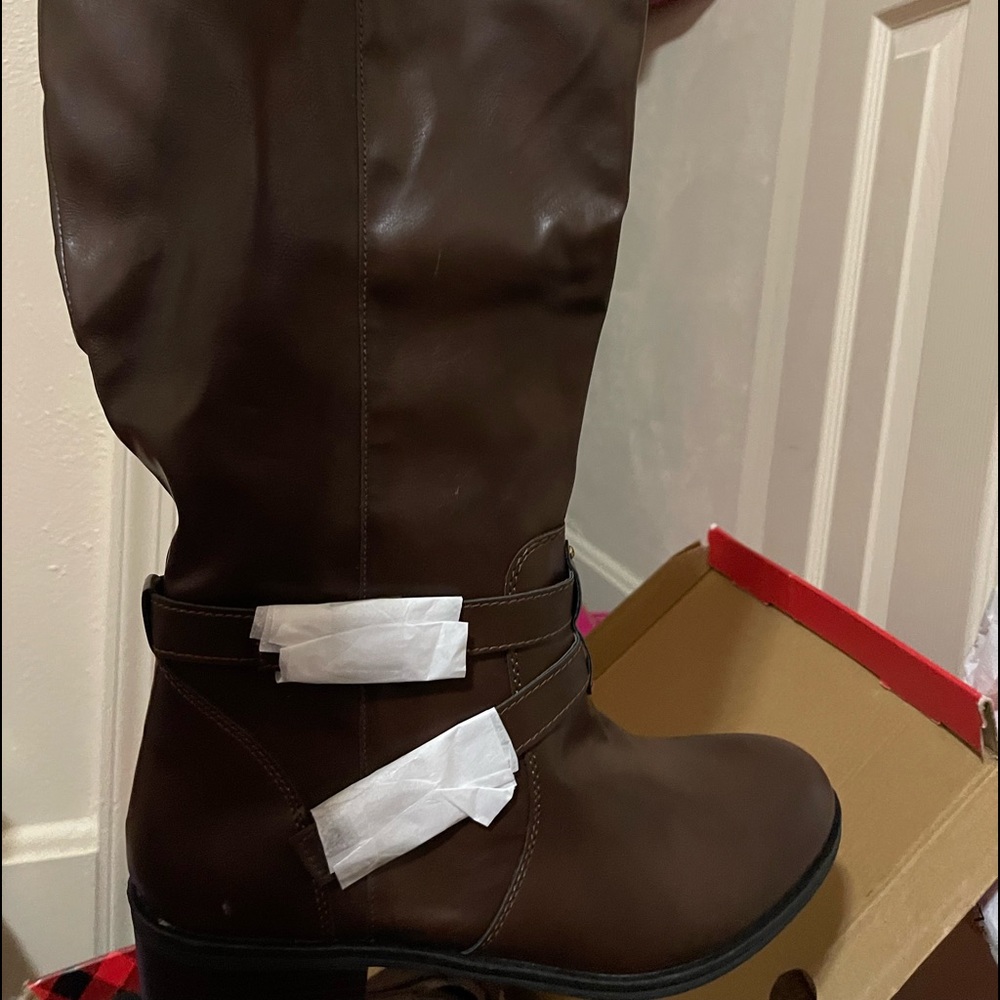 Selling Arizona Memory Foam wide calf boots.  Selling for 40 dollars. Size 11